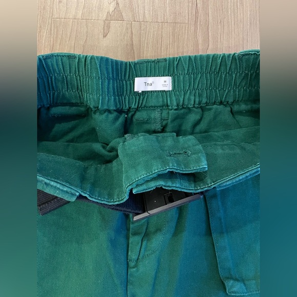 Aritzia Forest Green Tna Belted Cargo Shorts - Picture 2 of 3